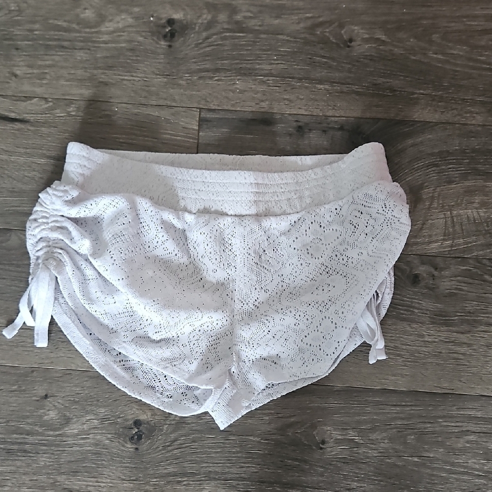 Source Unknown White Eyelet Women Shorts
